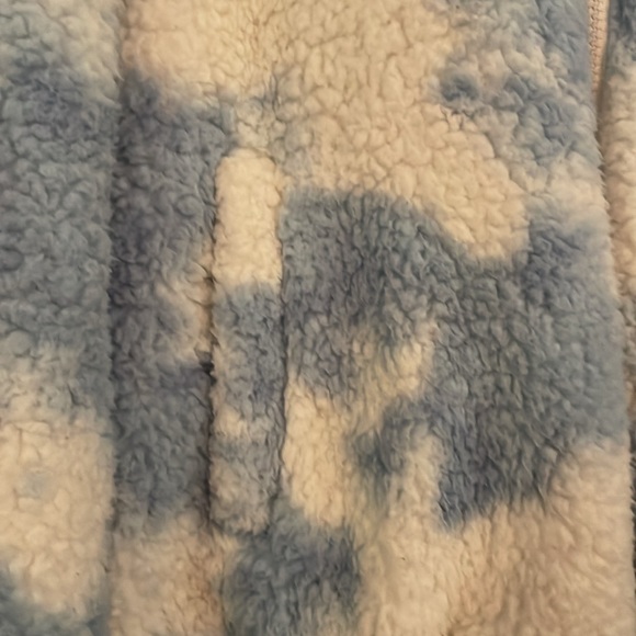 Blue and white fuzzy zippered collared jacket. - Picture 4 of 6